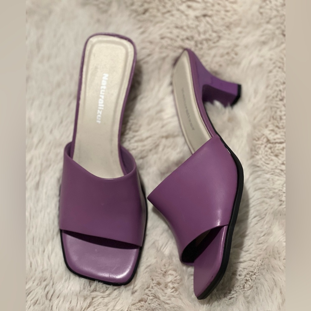 Naturalizer 90-Y2K sandal is a slip-on style with a square toe and kitten heel